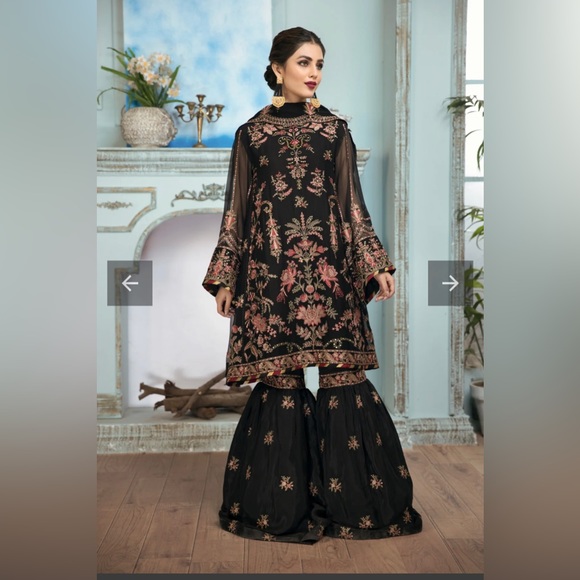 Sold!!! Indian/Pakistani Suit. 3piece pakistani suit. Branded. - Picture 2 of 15